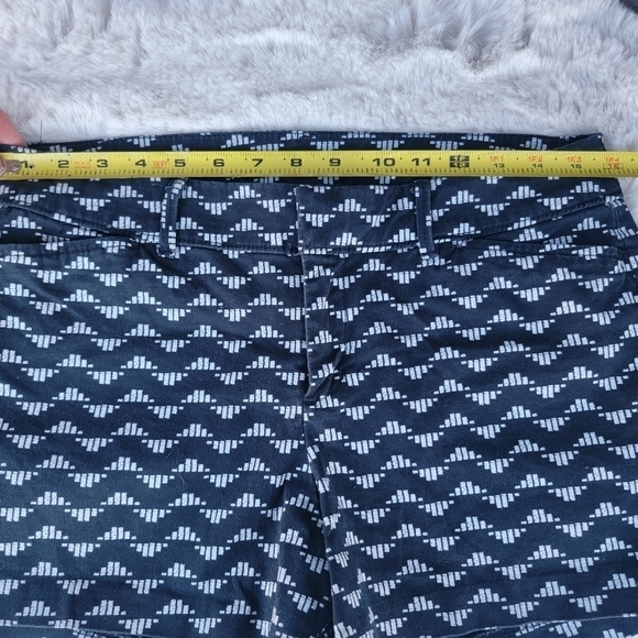 2/$20 Old Navy Pixie Shorts 4 - Picture 5 of 8